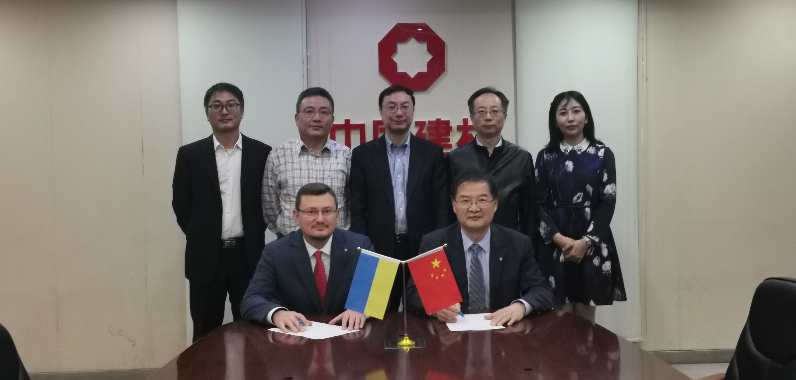 191111开云kaiyun在线工程集团签署乌克兰600td浮法玻璃总包合同.jpg